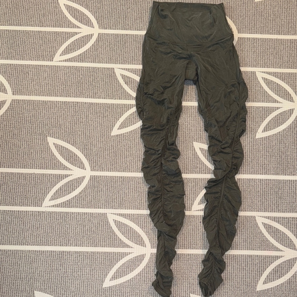 NWOT lululemon | Crushed Velvet Scrunch Leggings | Olive Sage Green/Grey | Sz 0
